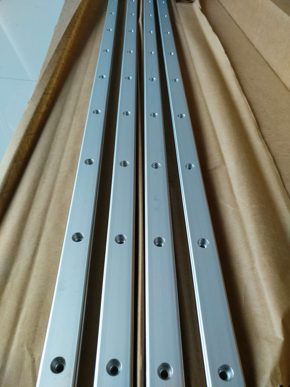 微型導(dǎo)軌軸承圖片